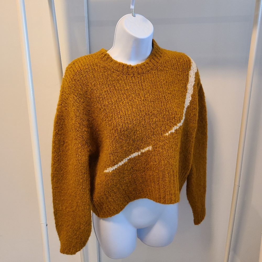 Crop wool sweater top